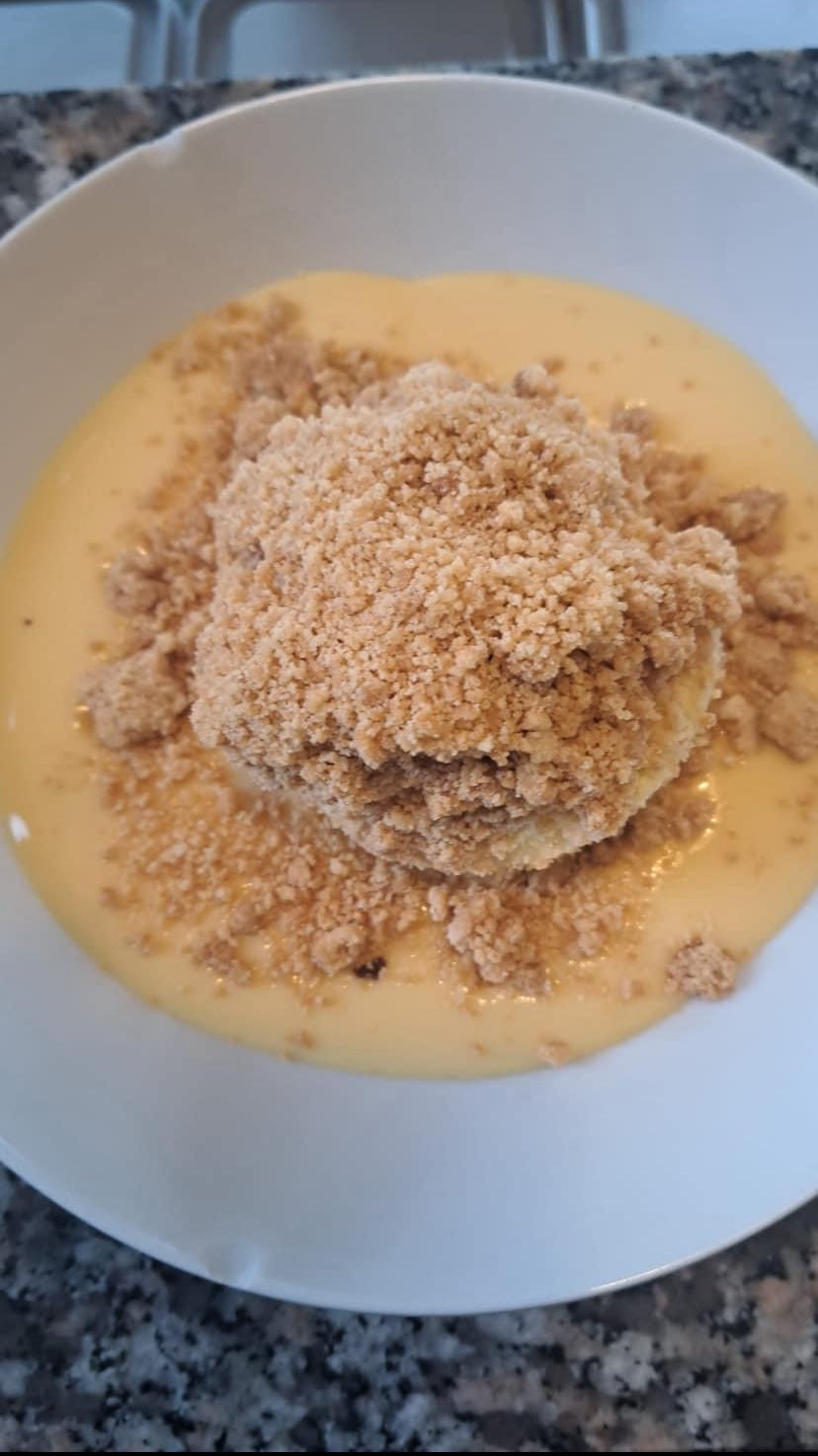 Apple crumble and custard